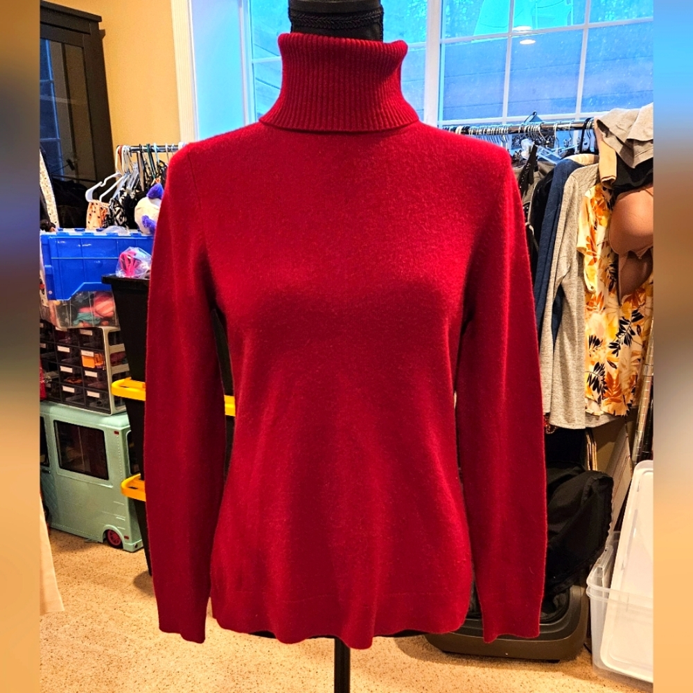 Women's Maroon Ann Taylor Cashmere Turtleneck Sweater Size M